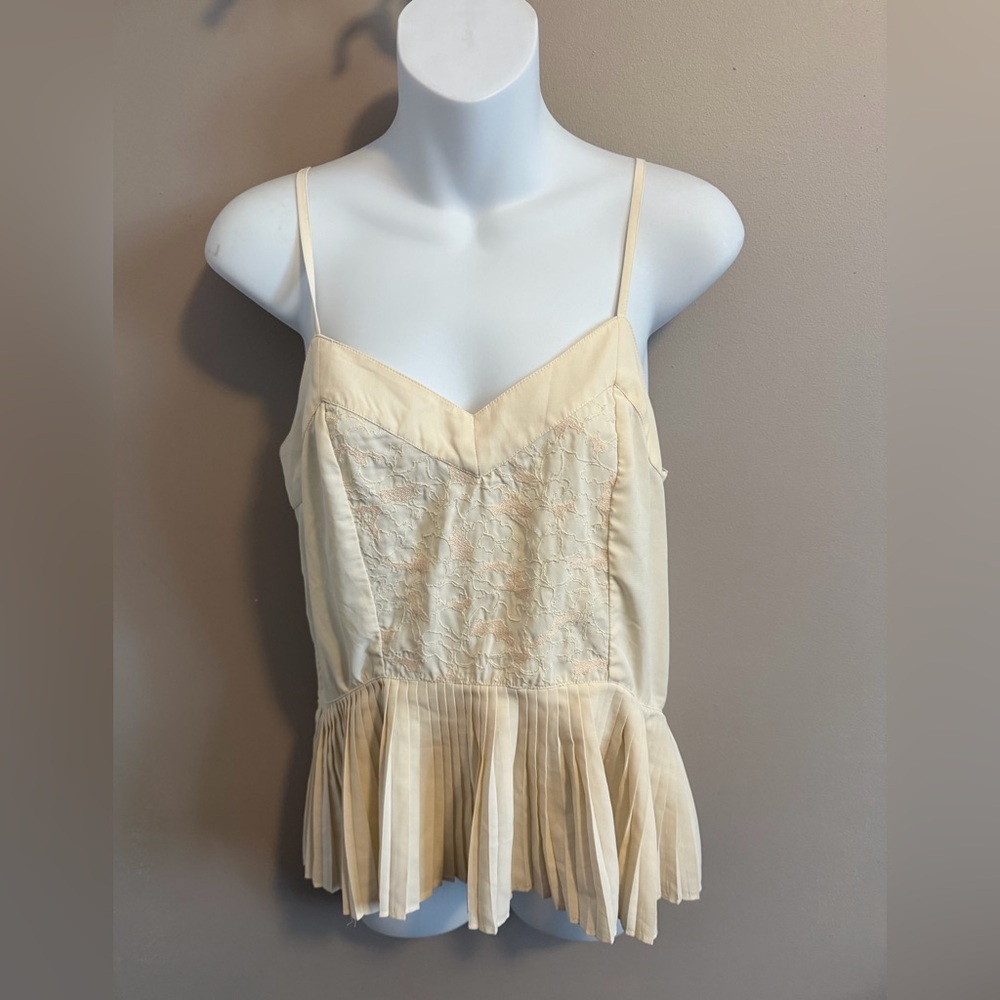 American Eagle Lace Peplum Camisole Cream Small
Coquette festival feminine